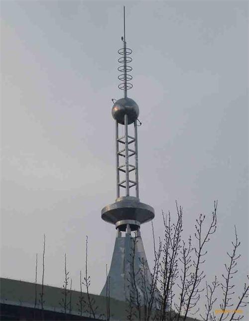 高層建筑上方安裝避雷塔應(yīng)怎樣施工？